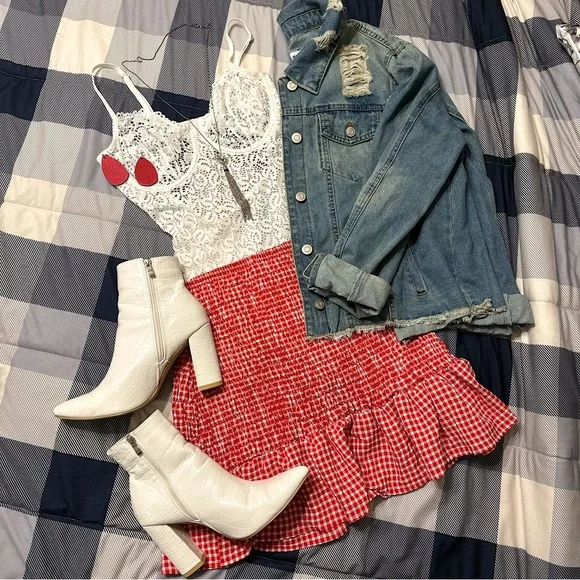 Checkered ribbed stretch ruffled bottom skirt  ❤️🤍 - Picture 2 of 7